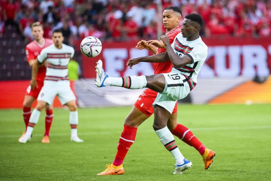 Já rola a bola em Genebra