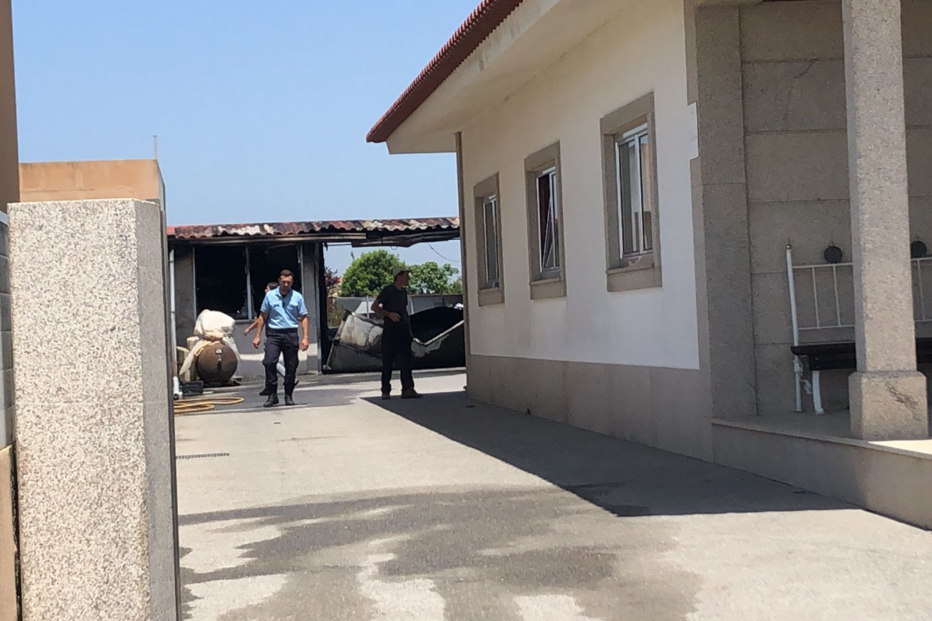 Incêndio destrói garagem de moradia na Póvoa de Varzim