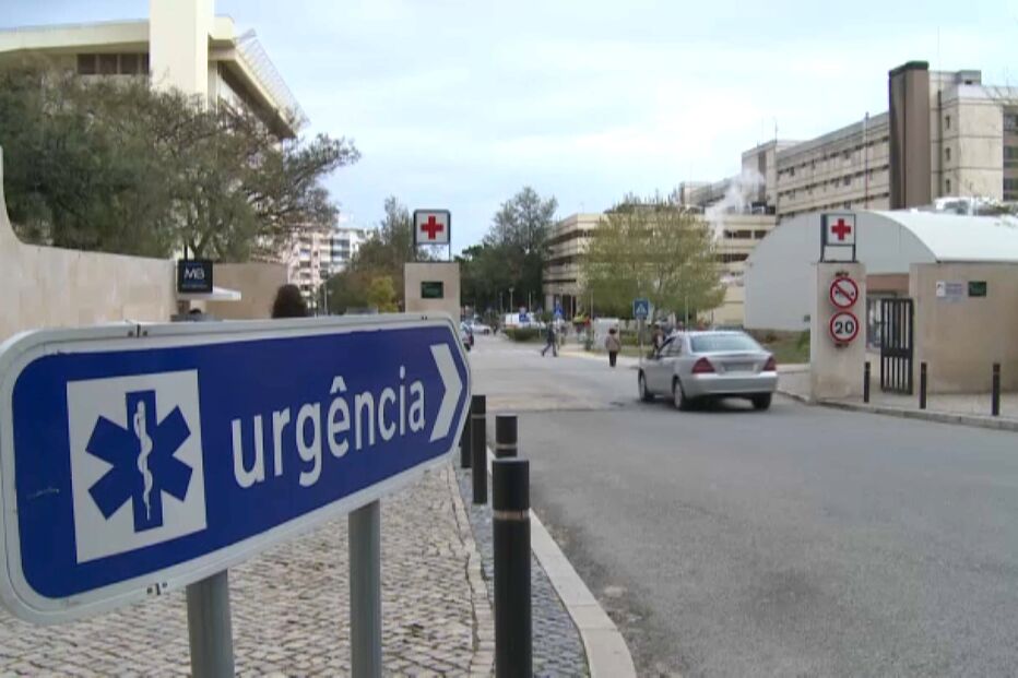Bebé nasce no carro dos pais à porta do Hospital de Faro