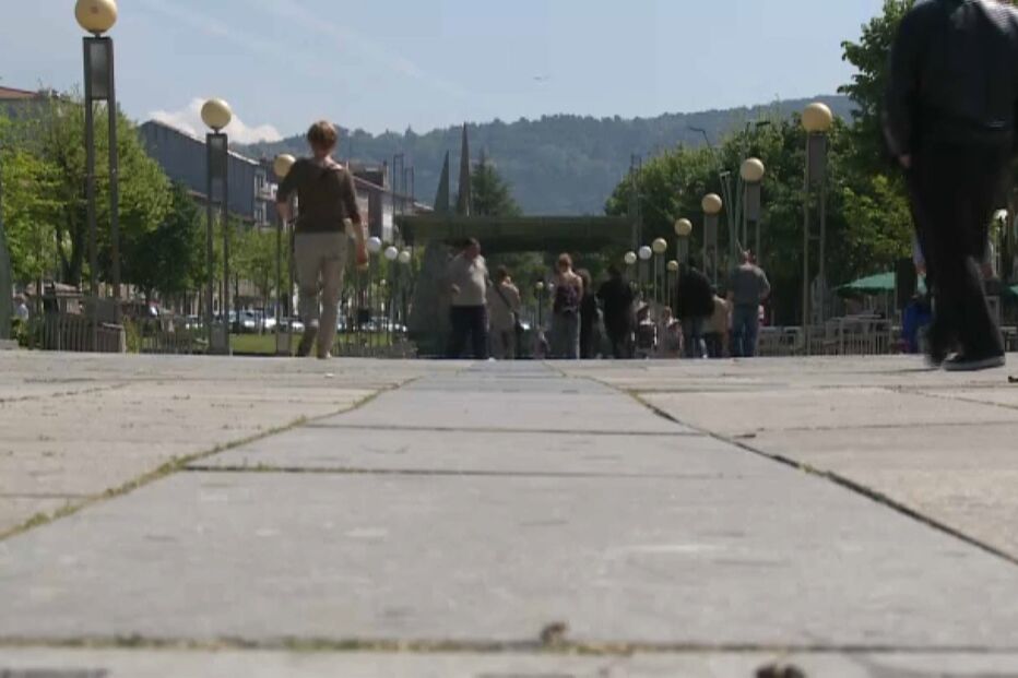 Mulher sem carta foge à polícia e abalroa sete viaturas em Braga