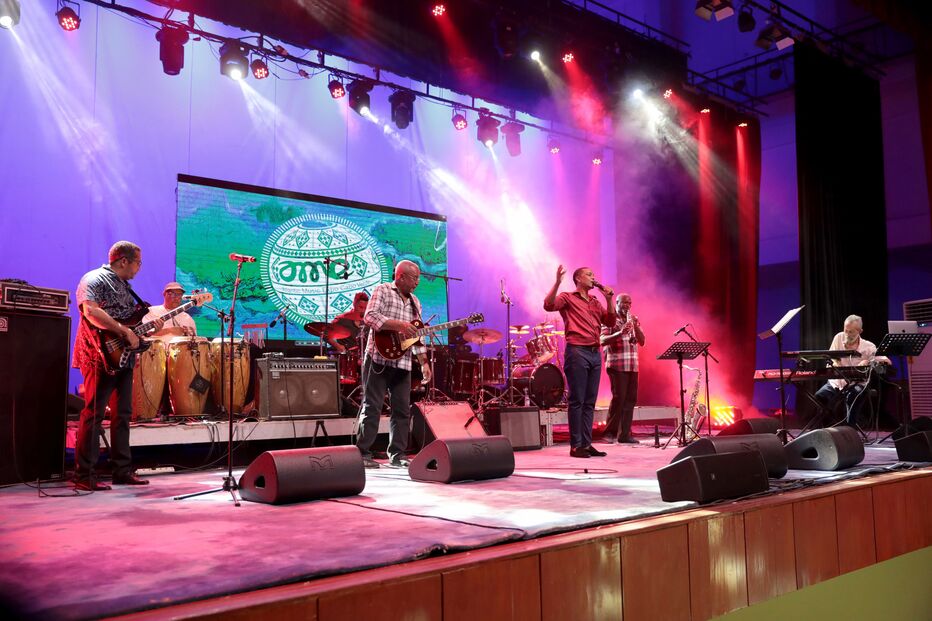 Praia, Cabo Verde, Atlantic Music Expo, Os Tubarões