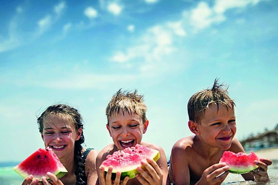 Melancia, crianças, alimento, praia
