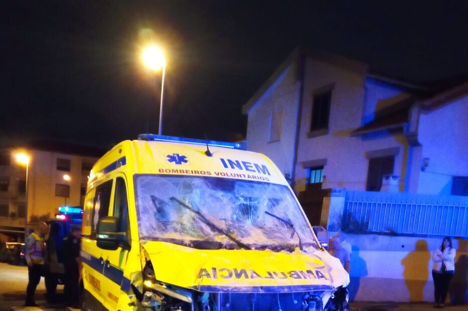 ambulância, inem, furto, porto