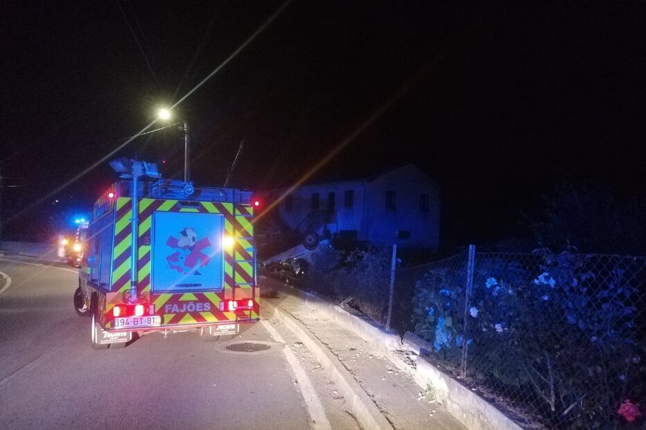Condutor foge após despiste seguido de capotamento em Oliveira de Azeméis