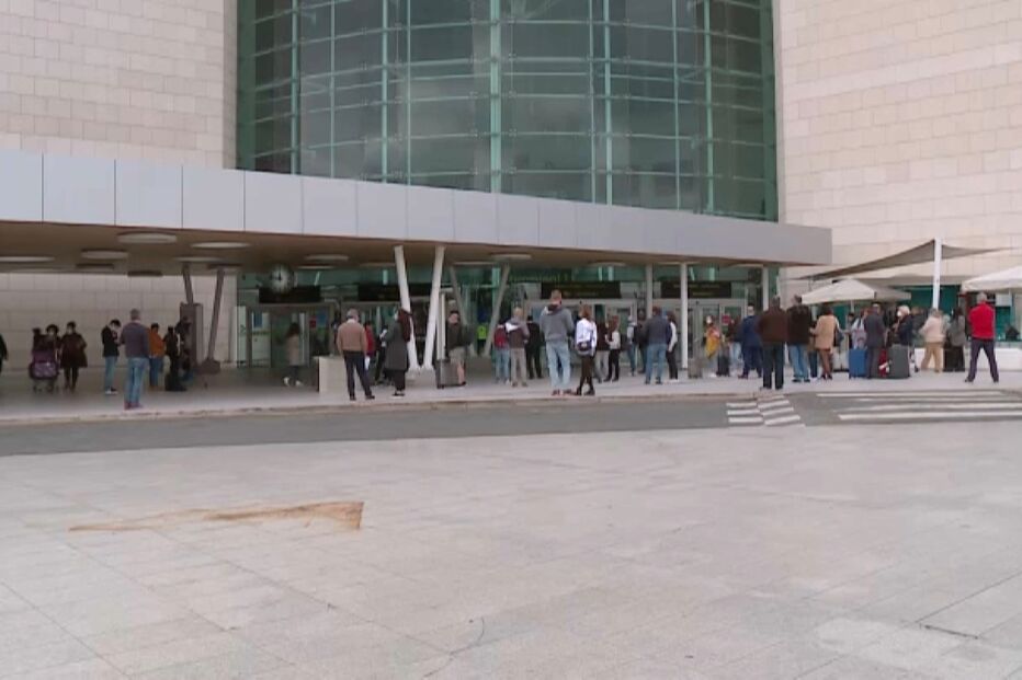 Máfia de luta espalha terror na praça de táxis do Aeroporto de Lisboa