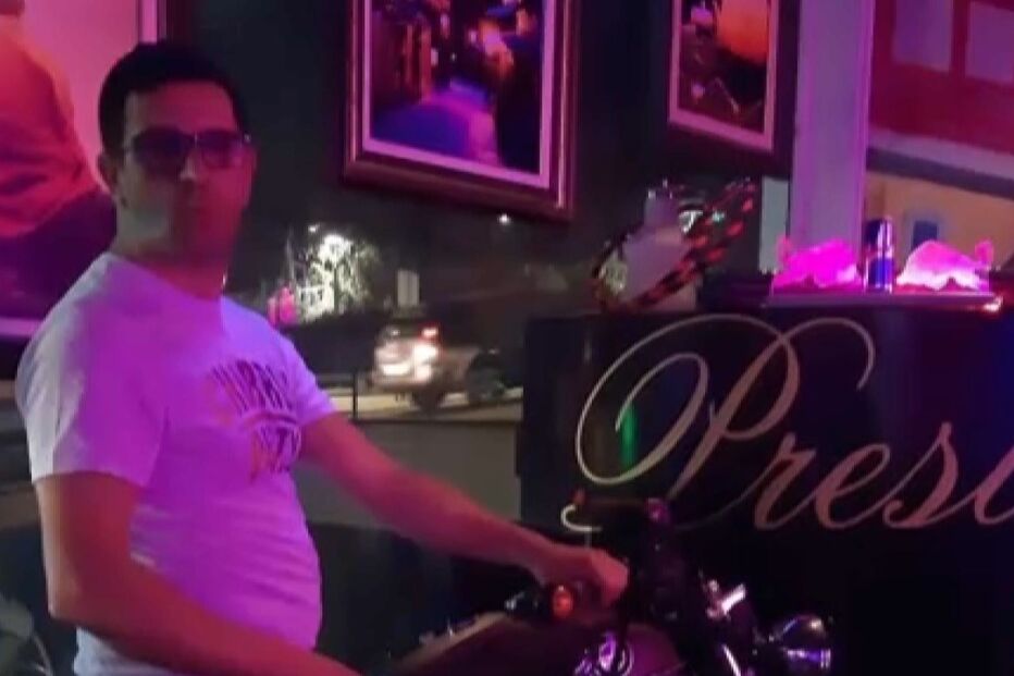 Homem leva filho à escola e tenta assassinar a ‘ex’ com um ferro