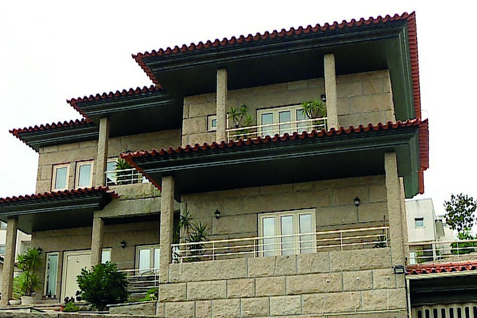 moradia, Tony, Cláudia Serra