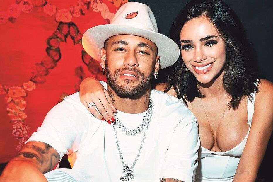 O jogador com a namorada Bruna Biancardi