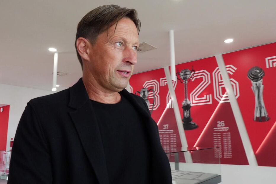 Roger Schmidt na chegada ao Centro de Estágios do Seixal      