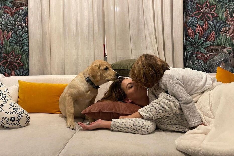 Jessica Athayde num momento ternurento com o filho 