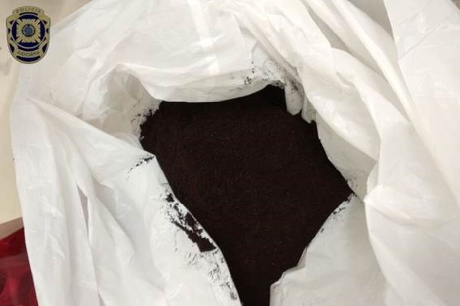 Cocaína dissimulada em pacotes de café	