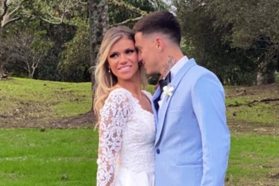 Casal partilhou algumas fotografias e vídeos com momentos da cerimónia  civil, que decorreu no sábado, no estado do Rio Grande do Sul, no Brasil, numa quinta. Três filhos do craque marcaram presença na festa 