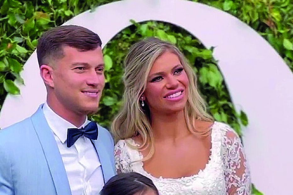 Casal partilhou algumas fotografias e vídeos com momentos da cerimónia  civil, que decorreu no sábado, no estado do Rio Grande do Sul, no Brasil, numa quinta. Três filhos do craque marcaram presença na festa 