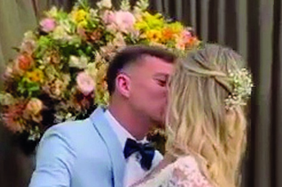 Casal partilhou algumas fotografias e vídeos com momentos da cerimónia  civil, que decorreu no sábado, no estado do Rio Grande do Sul, no Brasil, numa quinta. Três filhos do craque marcaram presença na festa 