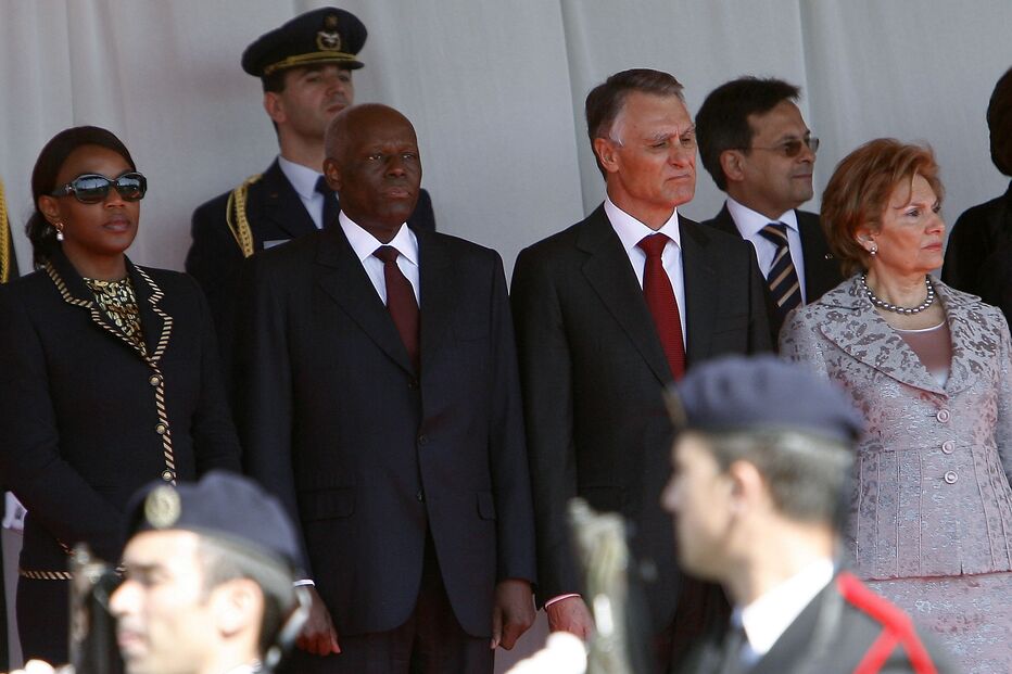 José Eduardo dos Santos e a sua mulher, Ana Paula, acompanhados por Aníbal e Maria Cavaco Silva