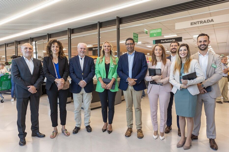 2022-06-28_18_52_15 Executivo da Câmara Municipal de Setúbal e da Junta de Freguesia de S. Sebastião com a equipa da Mercadona na abertura da nova loja.jpg