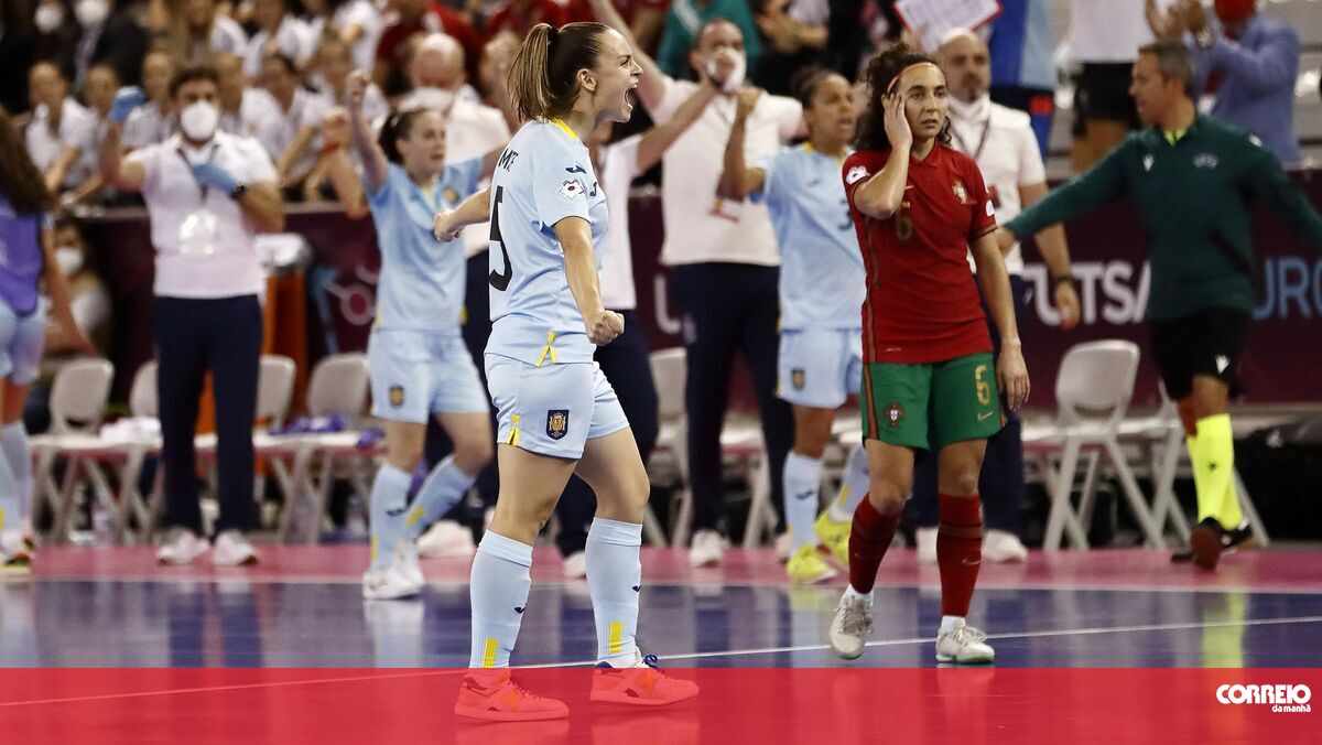 Portugal loses the women’s European futsal title on penalties.  Equipe de Portugal won 2-0.