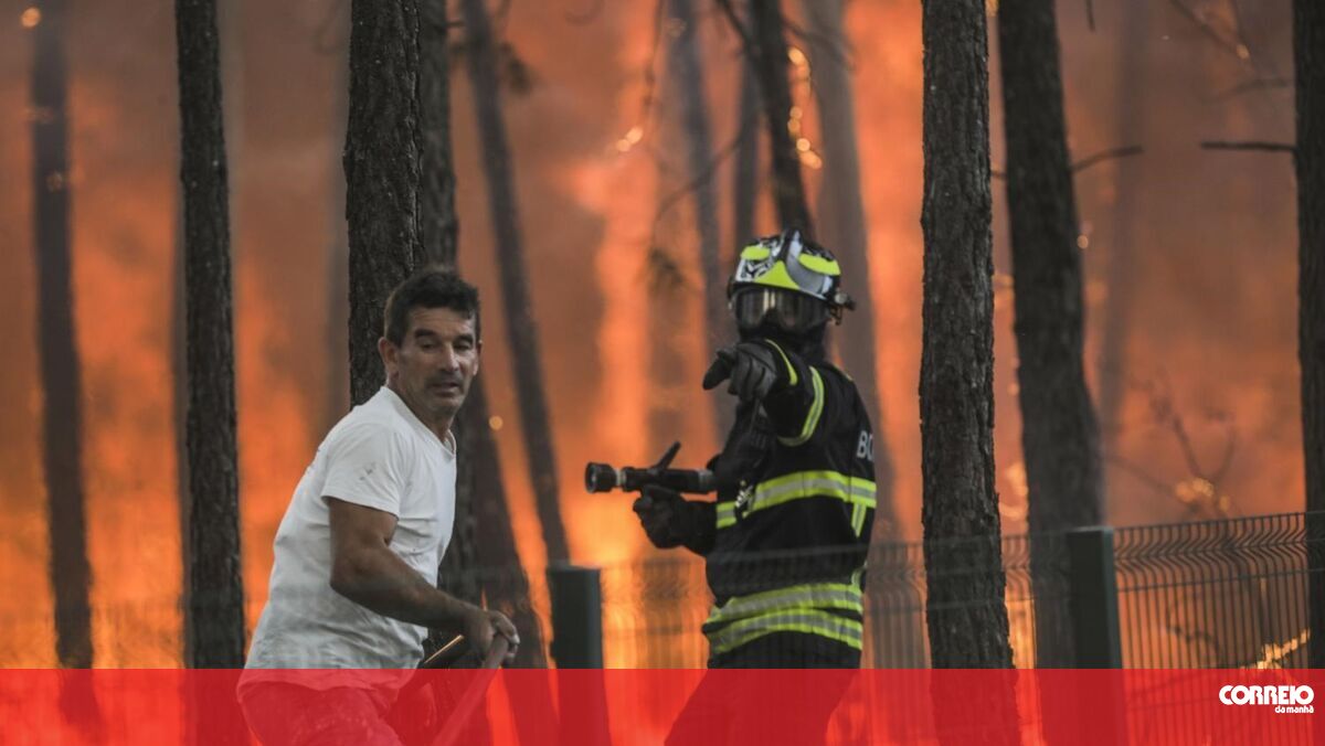 Hundreds of firefighters are fighting fires from north to south of the country.  There are already 13 wounded