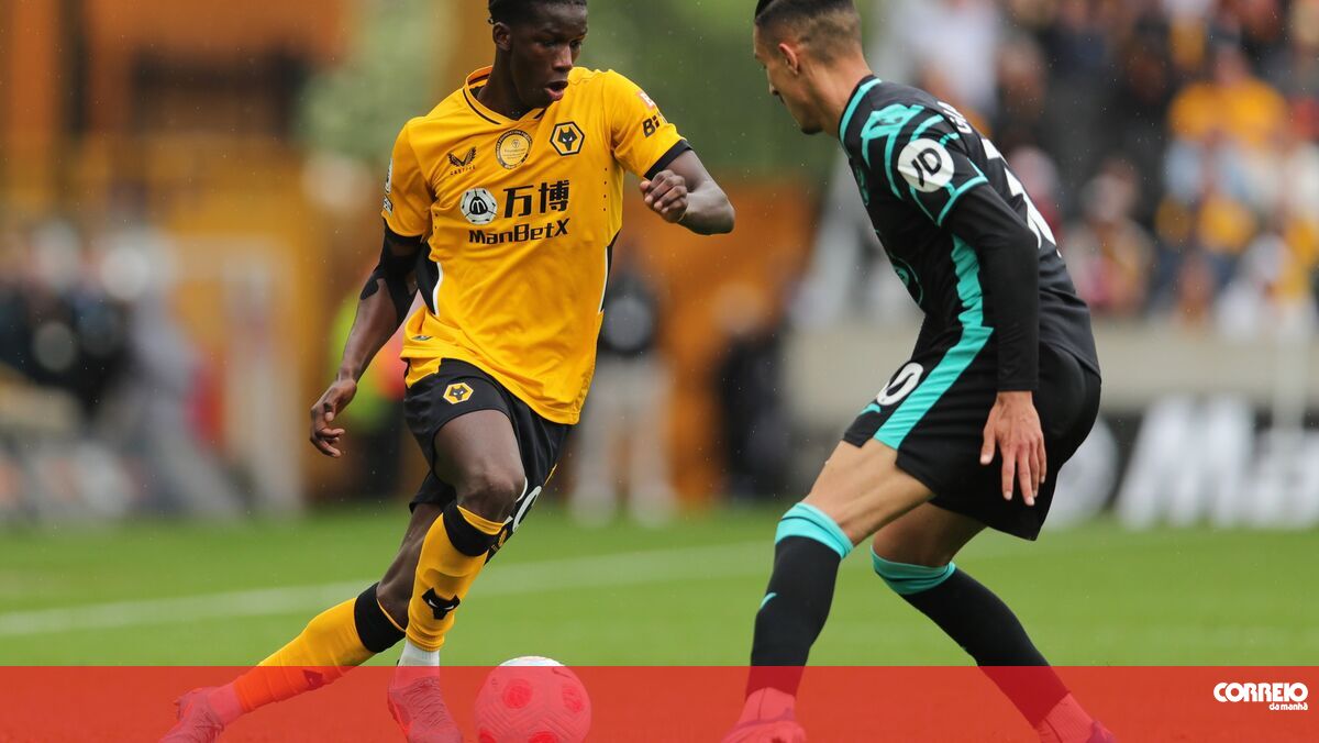 Wolverhampton striker Chiquinho suffered a serious knee injury and will be operated on.