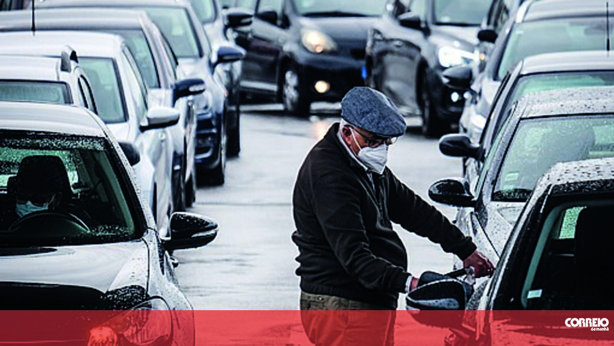 Gasoline sold 0.4 cents above the reference price and diesel fuel 2.5 cents.