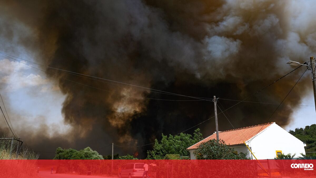 Ten people were injured in a fire in Palmela.  Active front moves towards Setubal