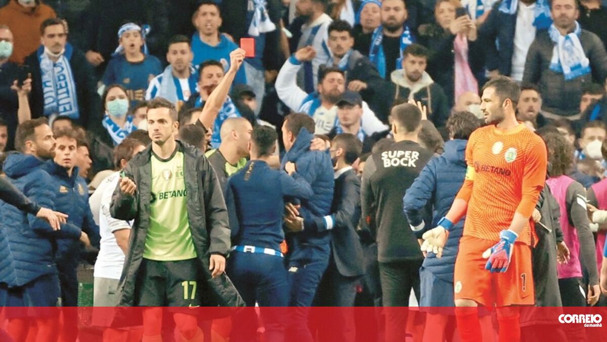 Estádio do Dragão suspended for two games
