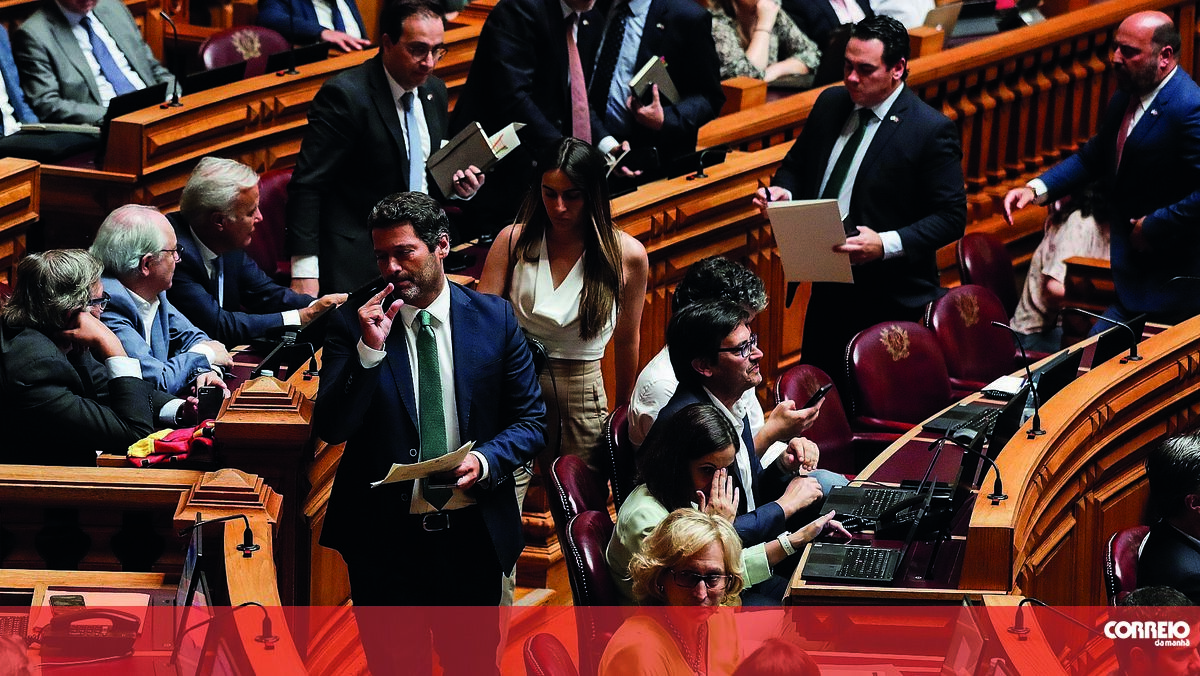 Enough MPs leave the bench after tensions with Santos Silva