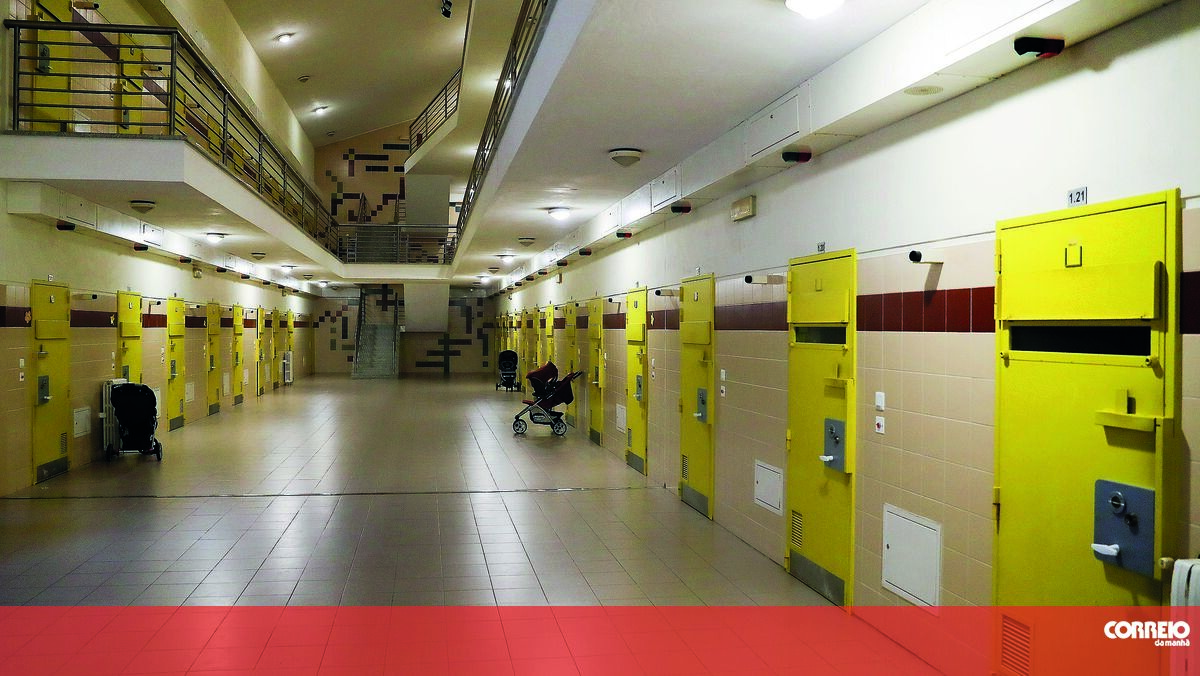 Reclusa transexual castigada por sexo na prisão no Porto - Correio da Manhã