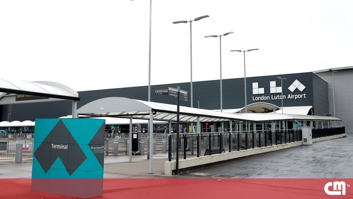 Onda de calor obriga à suspensão de voos no Aeroporto de Luton em