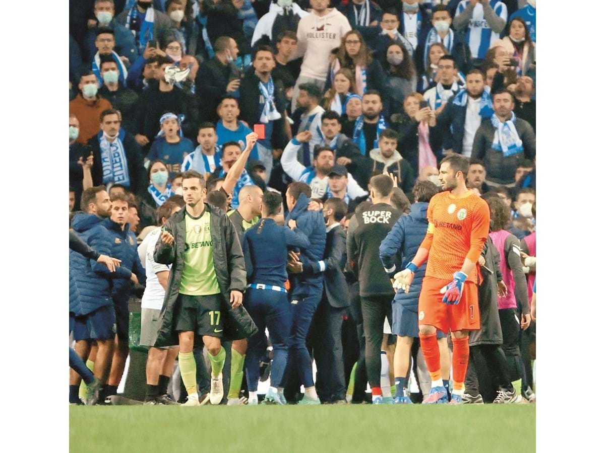 Estádio do Dragão interditado por dois jogos - SIC Notícias