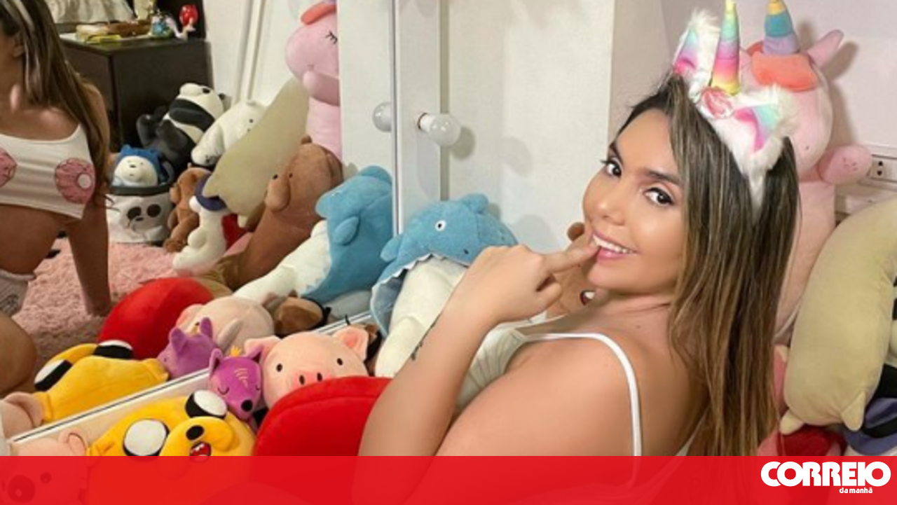 Estrela porno utiliza sangue menstrual como máscara para manter uma pele  jovem - Insólitos - Correio da Manhã