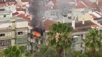 Fogo destrói apartamento de prédio em Dafundo, Oeiras