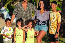 Cristiano Ronaldo e Georgina com Cristianinho, Alana Martina e os gémeos Mateo e Eva