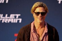 Brad Pitt surge em evento vestido com saia e gera polémica