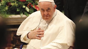Crentes portugueses desafiam Papa a abrir sacerdócio às mulheres