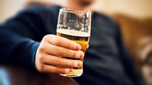 Cerveja faz bem e não engorda, revela estudo