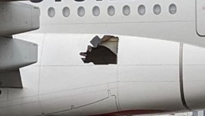Aeronave da Emirates viaja 14 horas com buraco na lateral