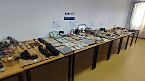 Cerca de 500 mil euros, armas e droga apreendidos em megaoperação 'Teia Dourada'