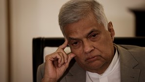 Presidente do Sri Lanka alerta o Parlamento sobre "grandes perigos" económicos