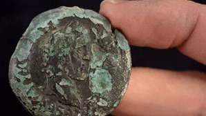 Descoberta em Israel moeda de 1850 anos com representação de uma deusa romana