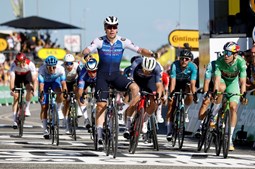 Fabio Jakobsen vence etapa no Tour pela primeira vez