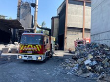 Bombeiro ferido em combate a incêndio industrial em Oliveira de Azeméis