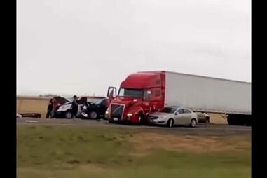 Tempestade de poeira provoca choque em cadeia nos Estados Unidos