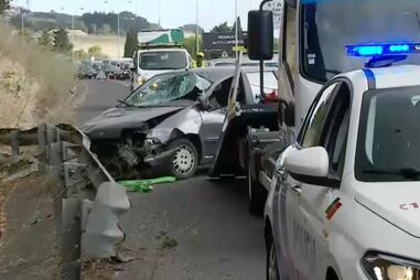 Carro despista-se na radial de Odivelas e condiciona trânsito até à capital
