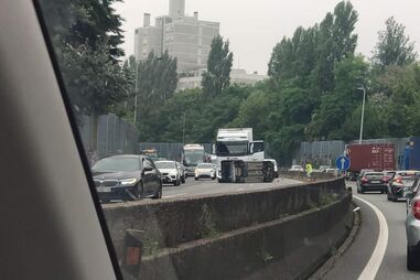 Acidente entre carro e camião faz um ferido e condiciona trânsito na VCI 