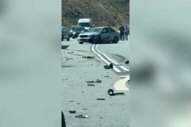 Três feridos em colisão entre quatro carros no IC27. Trânsito cortado nos dois sentidos