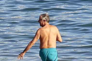 O Presidente Marcelo Rebelo de Sousa na praia.