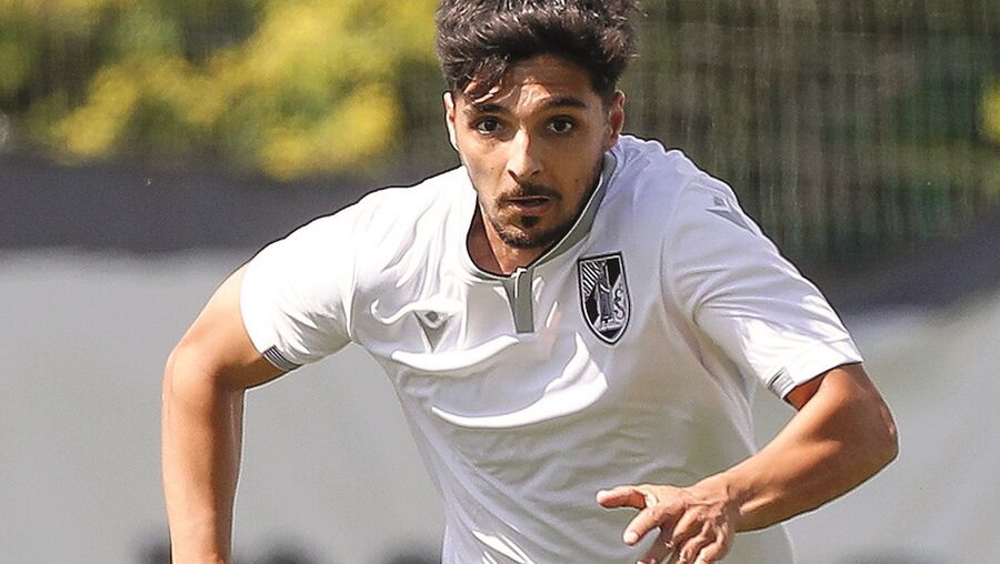 Rochinha, de 27 anos, começou nos infantis do FC Porto e chegou à equipa B do Benfica 