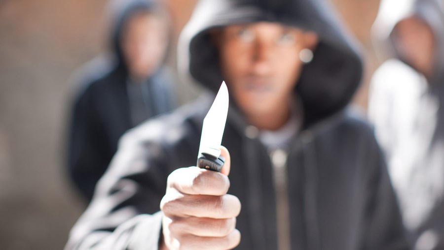 Grupo atacou jovens com faca 