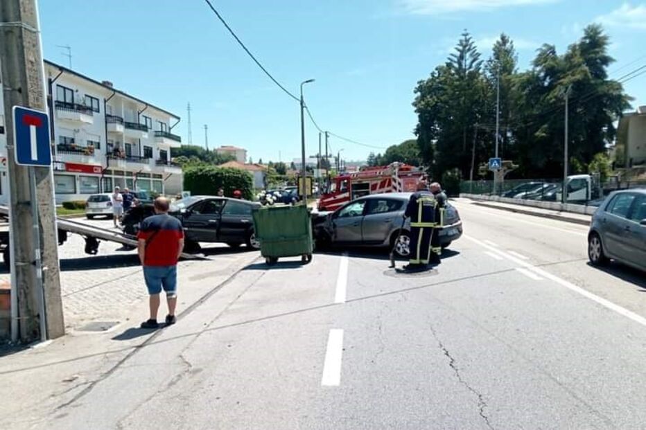 acidente, Gaia, hospital da feira, bombeiros dos Carvalhos
